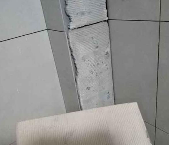 枞阳瓷砖空鼓维修公司分享下厨房瓷砖脱落的补救措施。